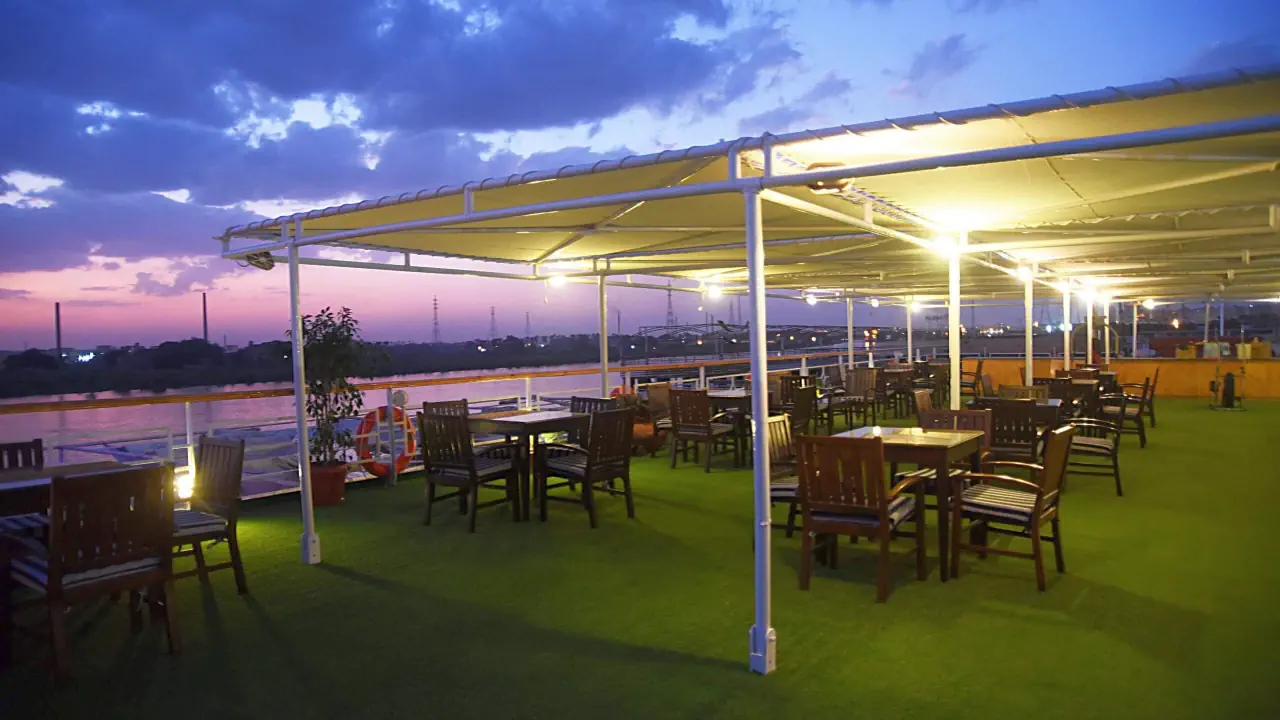 رحلة الباخرة بلو شادو II